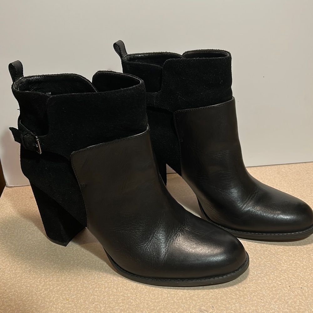 Nine West Black Leather/Suede Sexy High heeled Booties